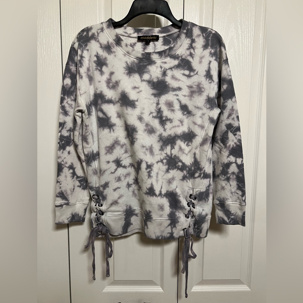 White and Gray Tye Dye Madden NYC Women’s Long Sleeved Top